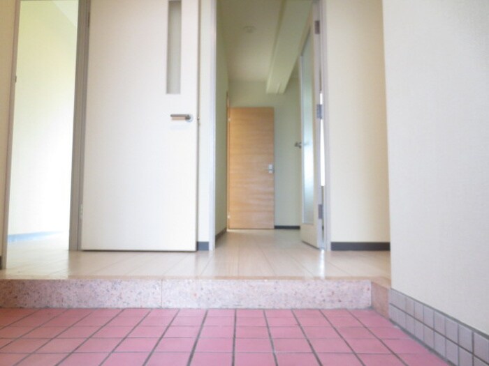 物件内観写真7　(玄関)