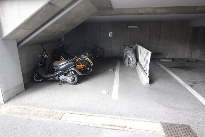 物件外観写真5　(駐輪場)
