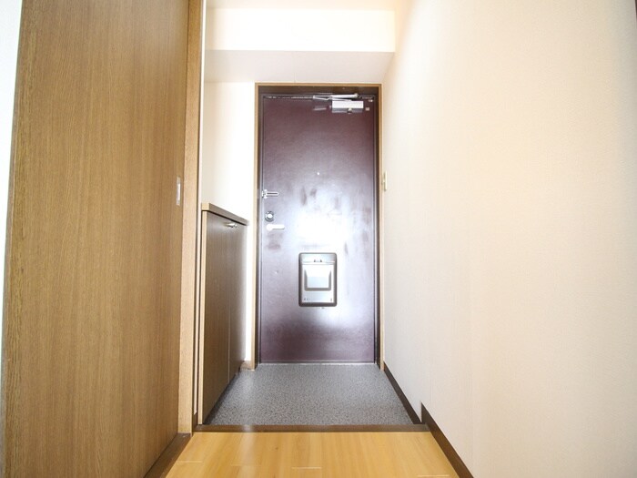 物件内観写真18　(玄関)