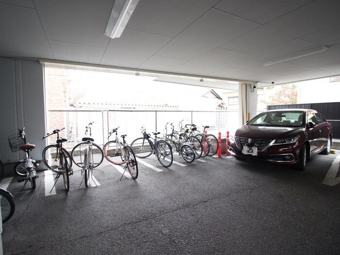 物件外観写真3　(駐輪場)