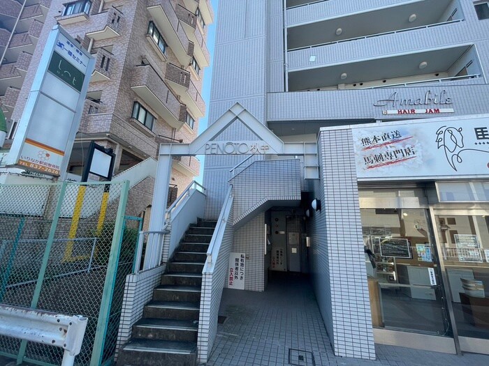 物件外観写真4　(エントランス部分)