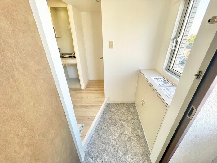 物件内観写真13　(玄関)