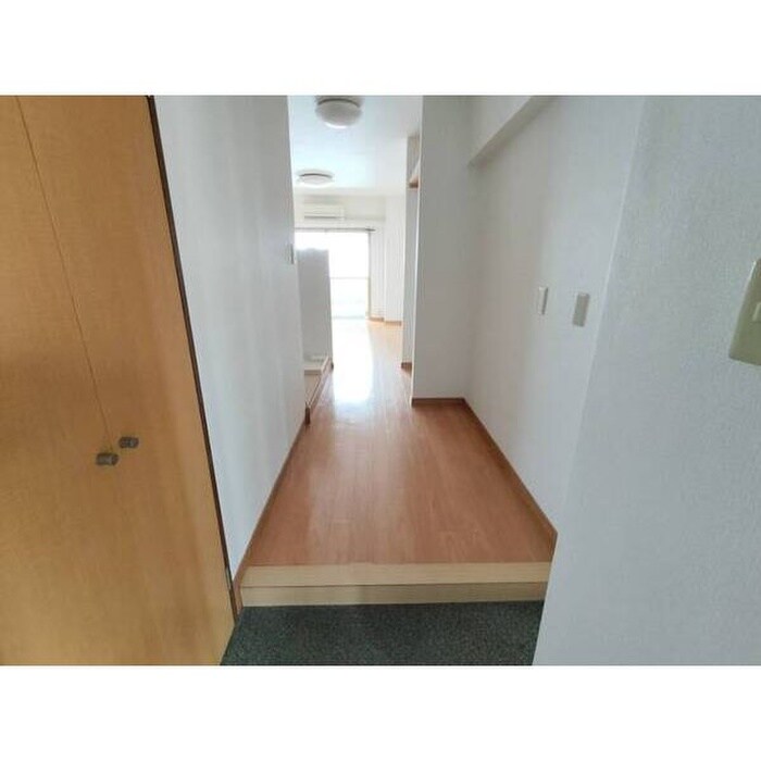 物件内観写真6　(玄関)