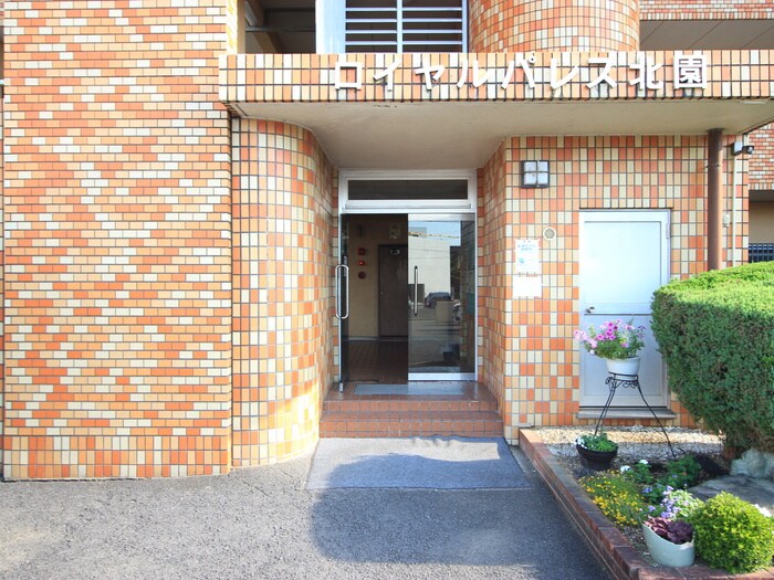 物件外観写真3　(エントランス部分)