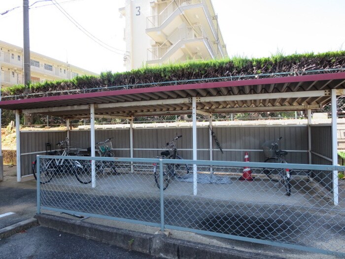 物件外観写真3　(駐輪場)