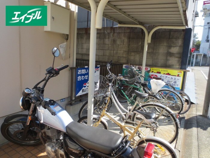 物件外観写真2　(駐輪場)