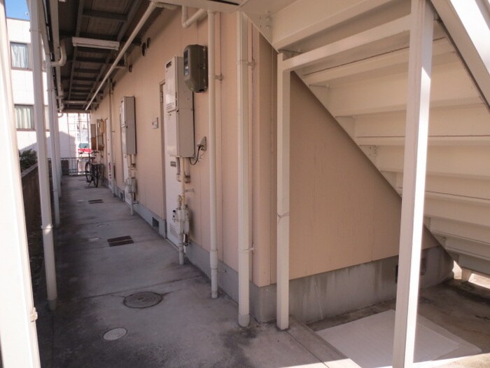 物件外観写真4　(エントランス部分)