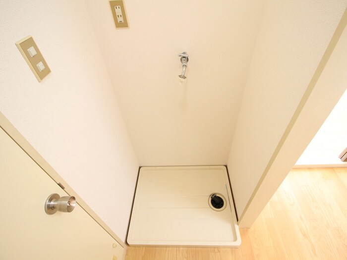 物件内観写真12　(洗濯機置場)