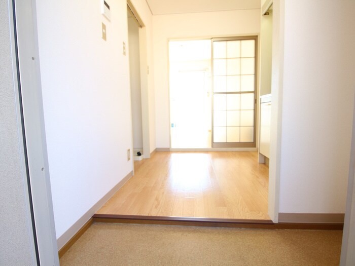 物件内観写真13　(玄関)