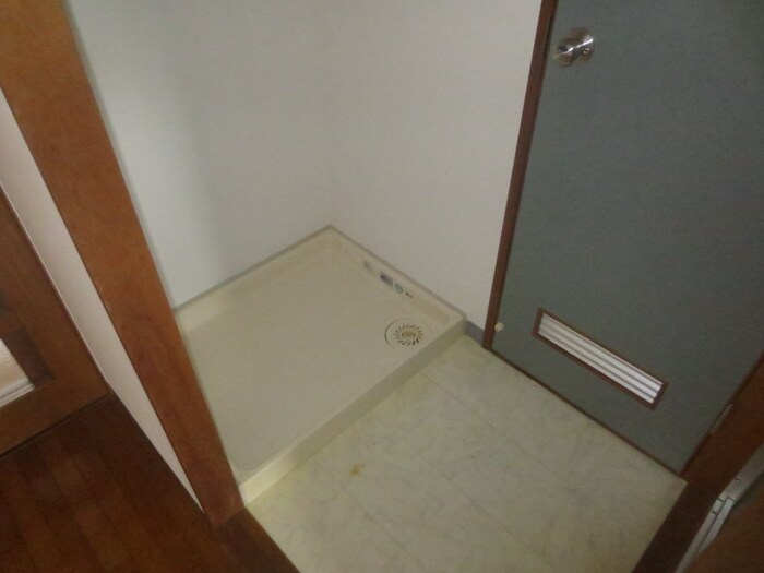 物件内観写真11　(洗濯機置場)