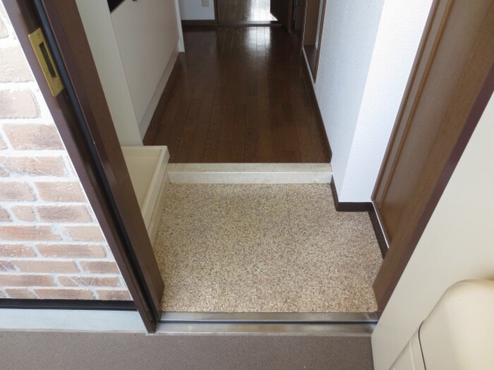 物件内観写真7　(玄関)