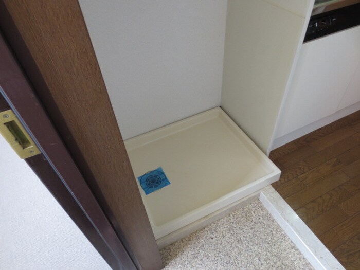 物件内観写真9　(洗濯機置場)