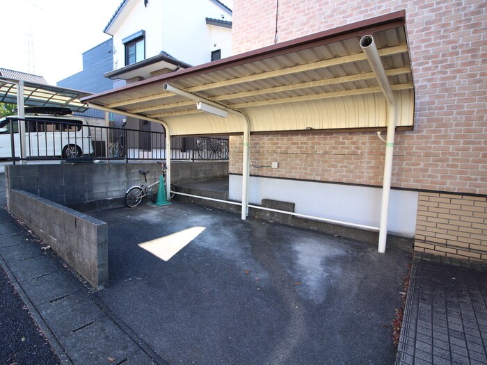 物件外観写真4　(駐輪場)
