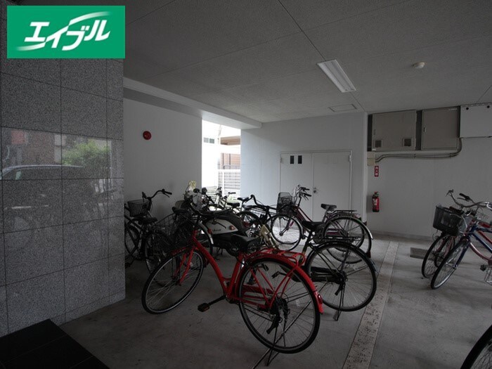 物件外観写真3　(駐輪場)