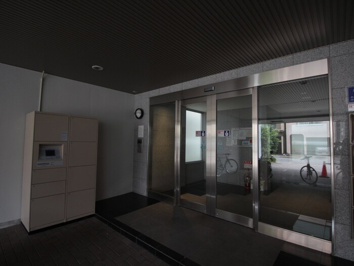 物件外観写真4　(エントランス部分)