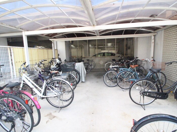 物件外観写真3　(駐輪場)