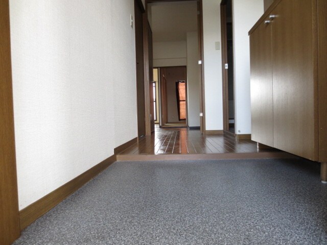 物件内観写真7　(玄関)