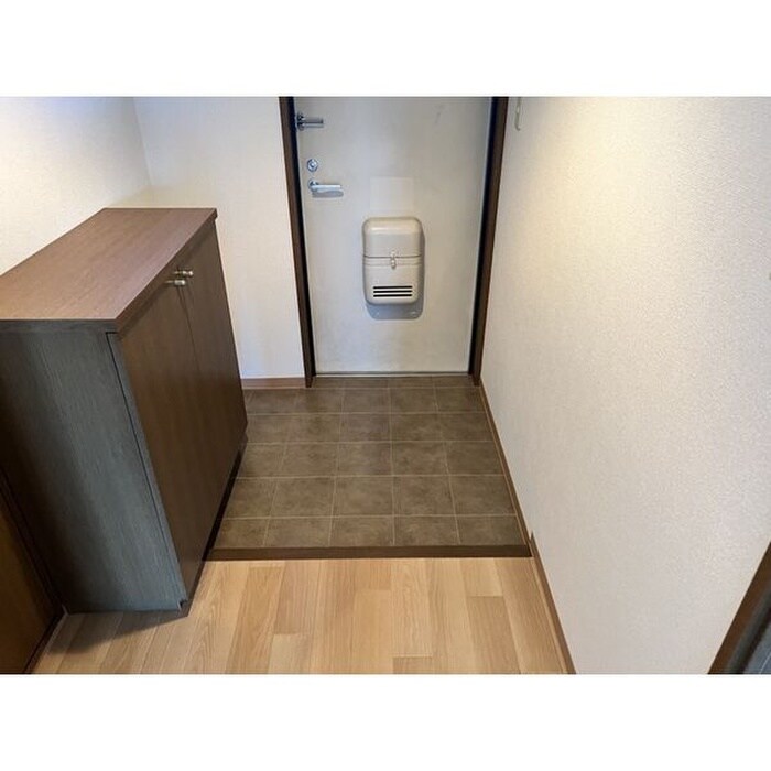 物件内観写真7　(玄関)