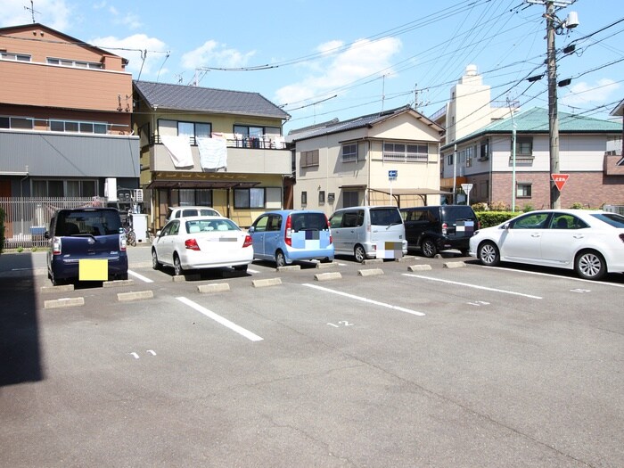 物件外観写真4　(駐車場)