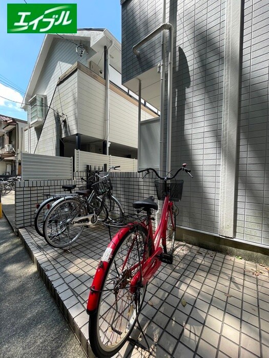 物件外観写真4　(駐輪場)