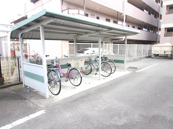 物件外観写真5　(駐輪場)