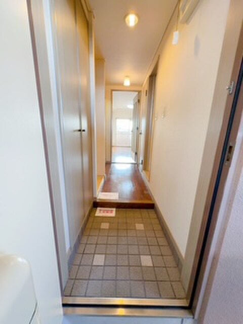 物件内観写真18　(玄関)