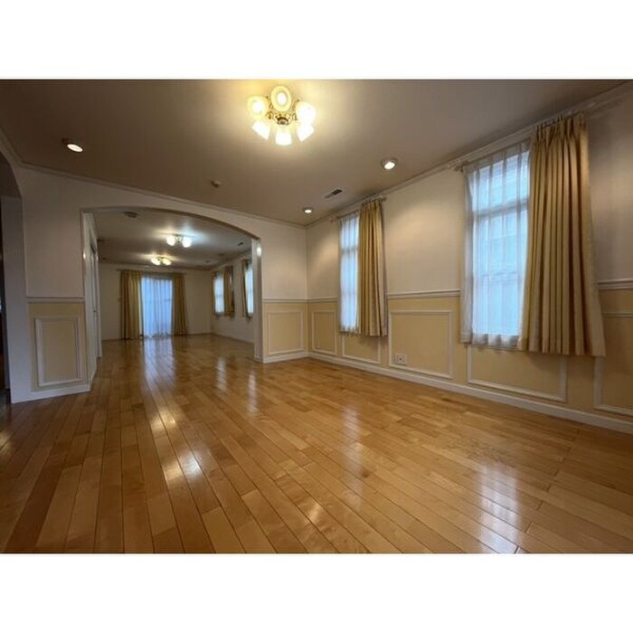 物件内観写真7　(室内からの展望)