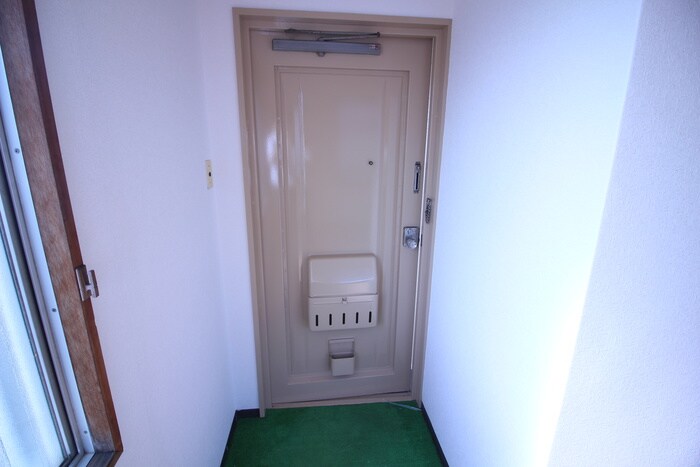 物件内観写真11　(玄関)