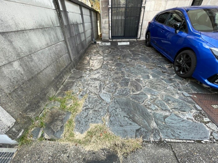 物件外観写真4　(駐車場)