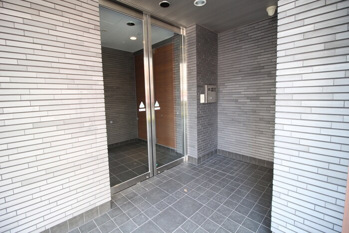 物件外観写真5　(エントランス部分)