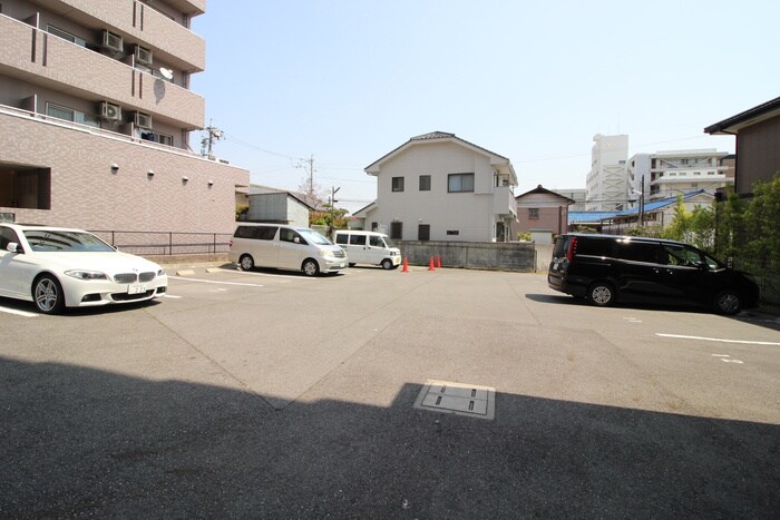 物件外観写真6　(駐車場)