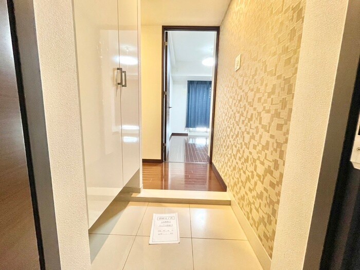 物件内観写真13　(玄関)
