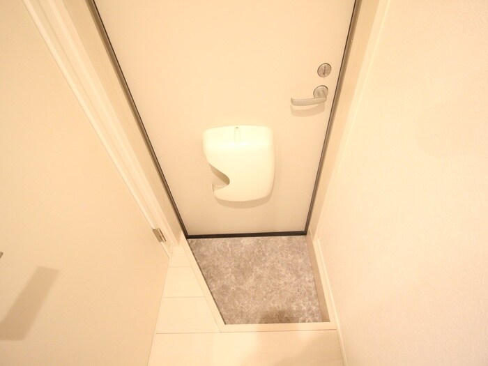 物件内観写真13　(玄関)