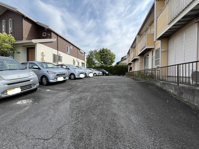 物件外観写真6　(駐車場)