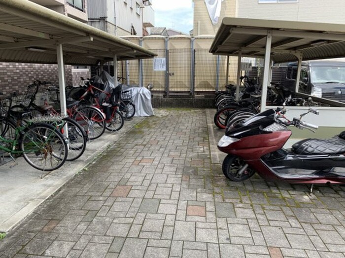 物件外観写真4　(駐車場)