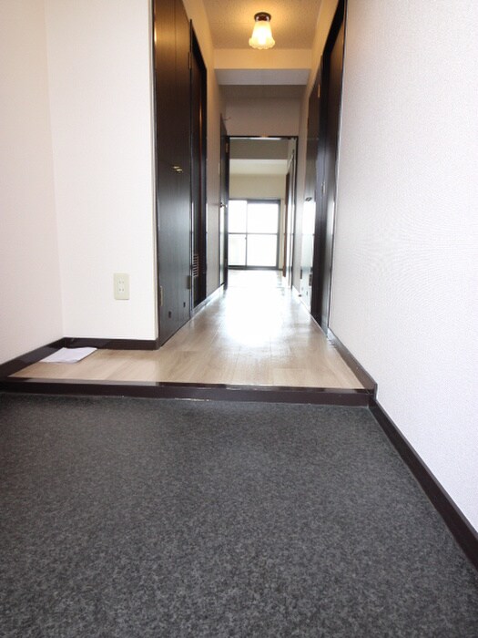 物件内観写真13　(玄関)