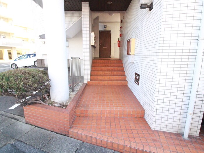物件外観写真4　(エントランス部分)