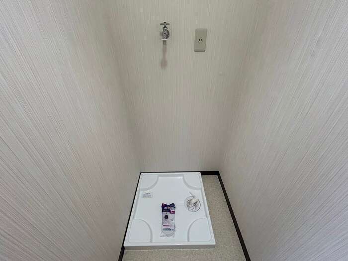 物件内観写真11　(洗濯機置場)