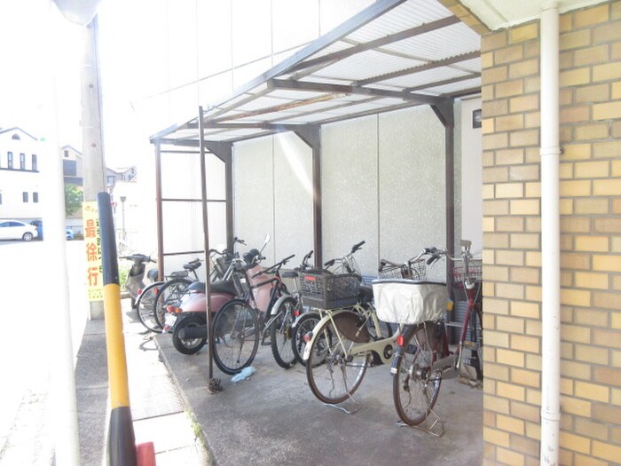 物件外観写真4　(駐輪場)