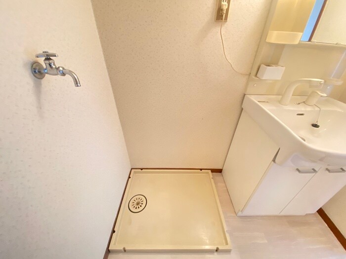 物件内観写真17　(洗濯機置場)