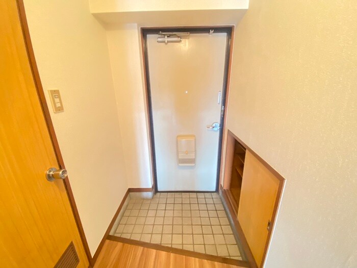 物件内観写真19　(玄関)