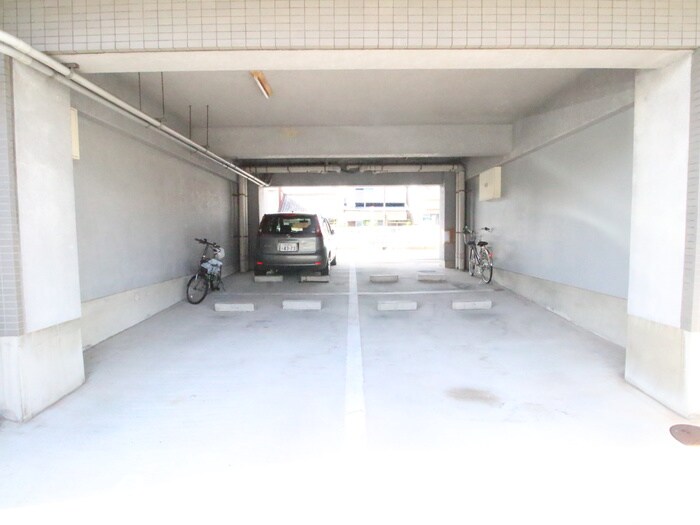 物件外観写真3　(駐車場)