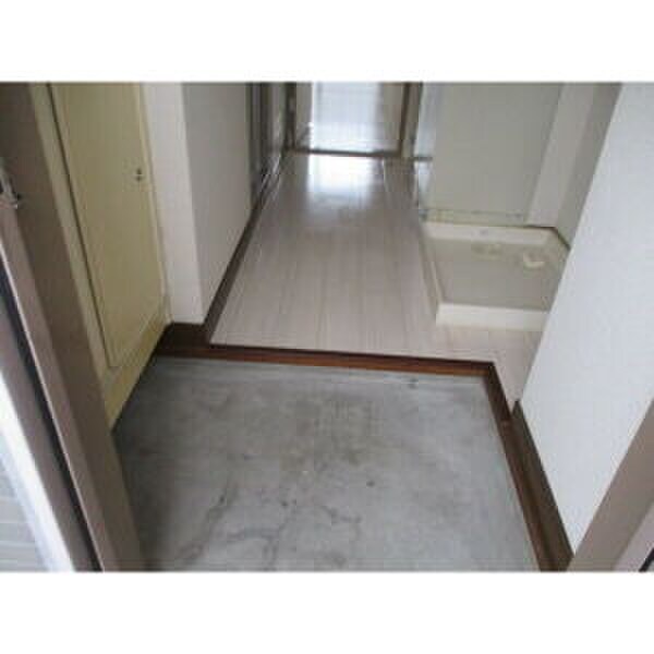 物件内観写真14　(玄関)