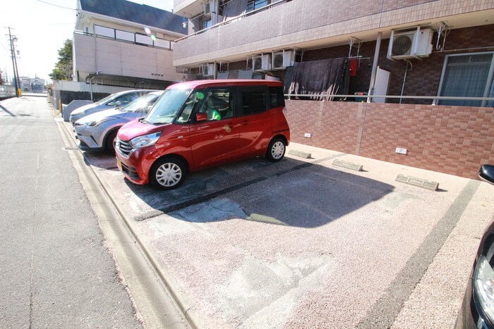 物件外観写真4　(駐車場)