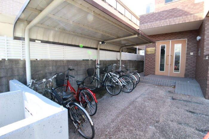 物件外観写真5　(駐輪場)