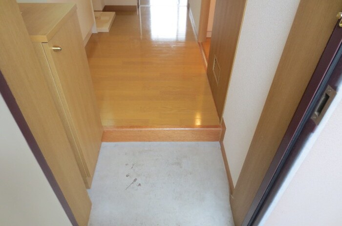 物件内観写真16　(玄関)
