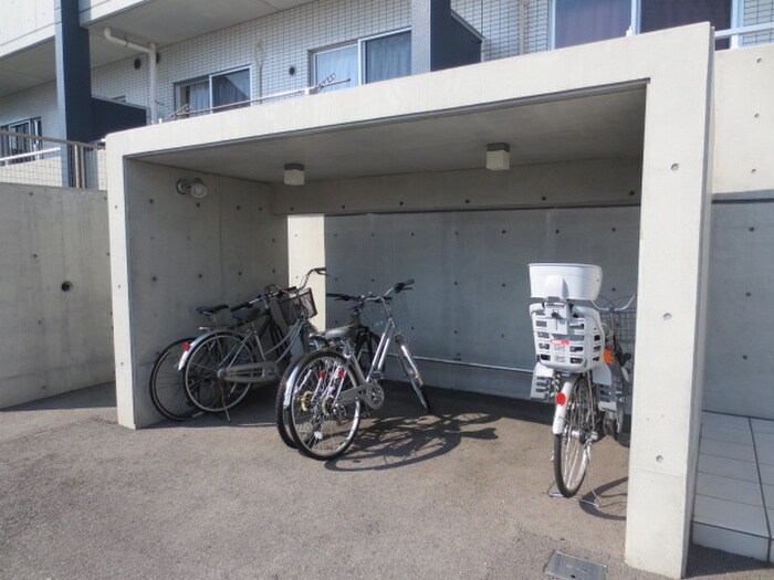 物件外観写真3　(駐輪場)