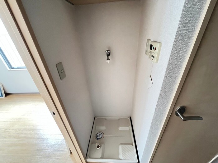 物件内観写真16　(洗濯機置場)