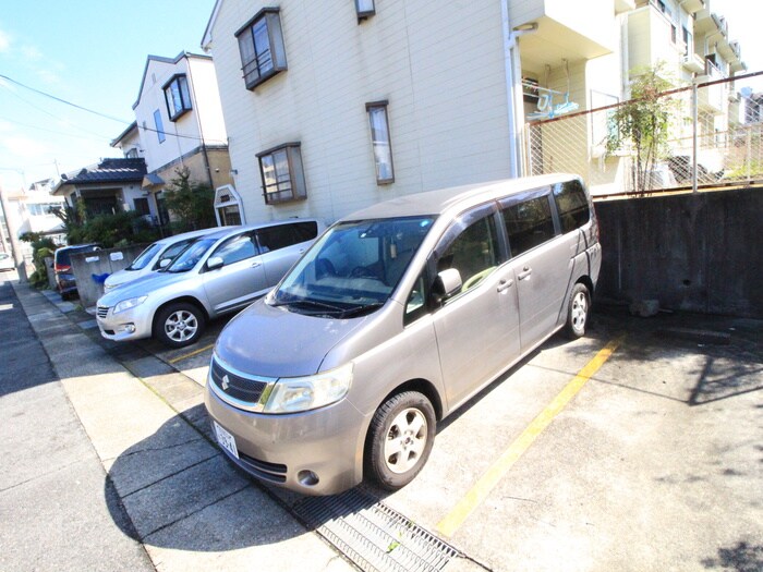 物件外観写真2　(駐車場)