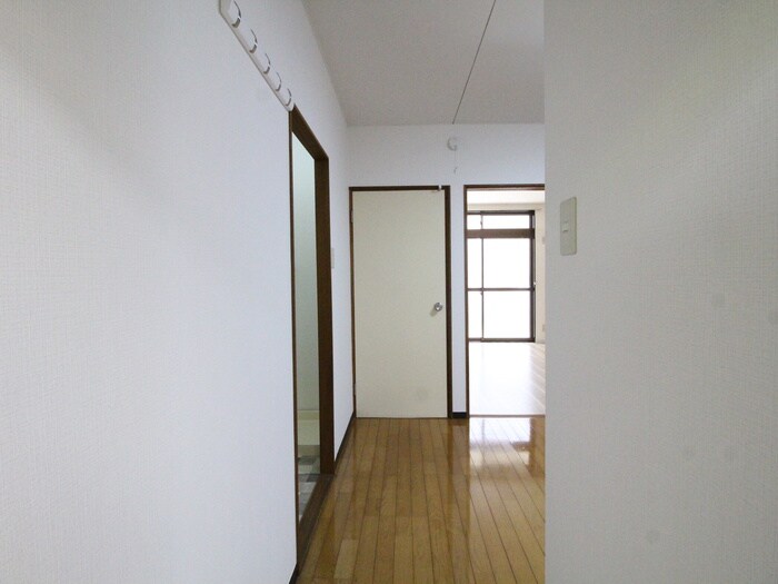 物件内観写真18　(廊下)